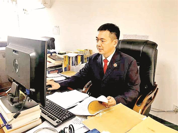 光明区检察院陈海涛：​坚守刑检一线十余载，始终保持为民服务干劲