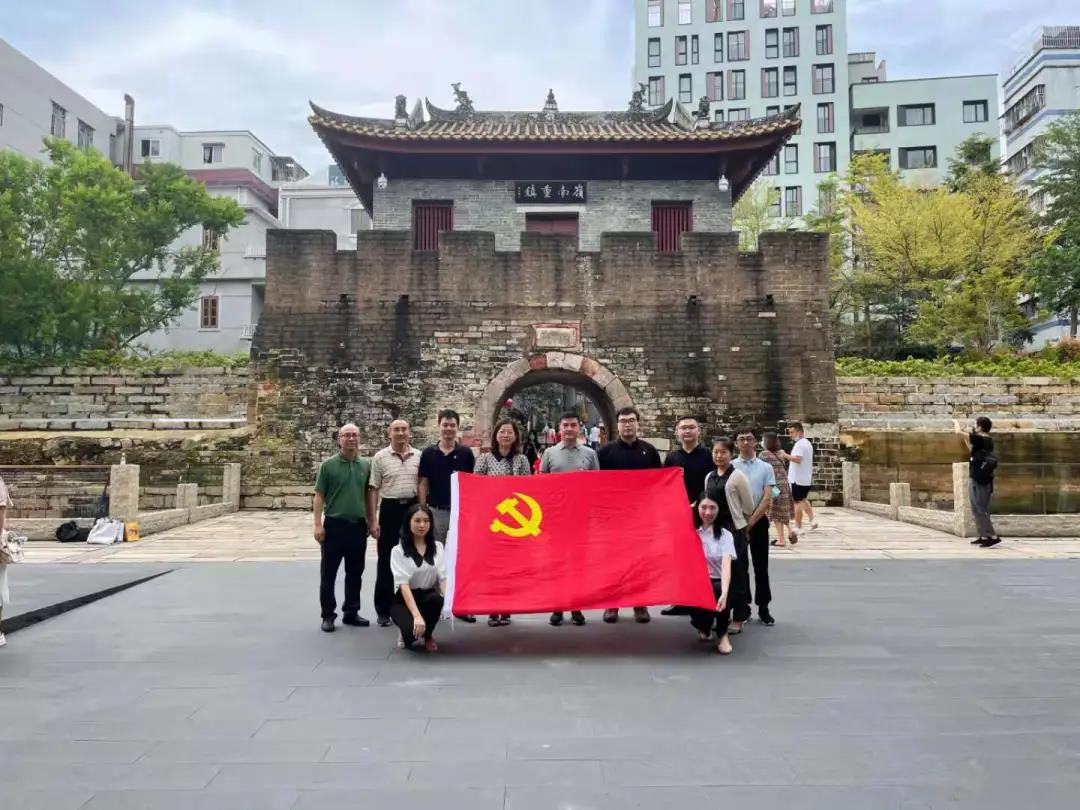 红色古城 | 穿过沧桑古墙，历史再现眼前...