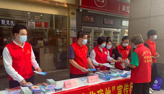 用实际行动扮靓家园！市财政局党员干部到吉华光华社区开展全民清洁日活动