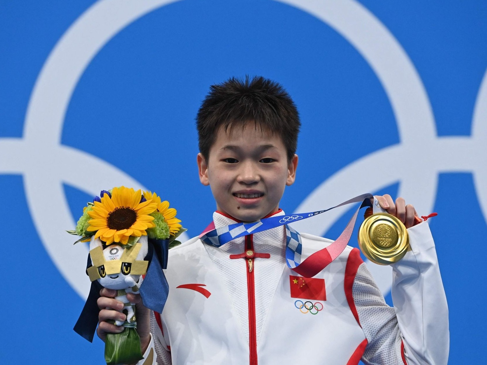 满分！中国代表团最小运动员，14岁全红婵10米跳台夺金