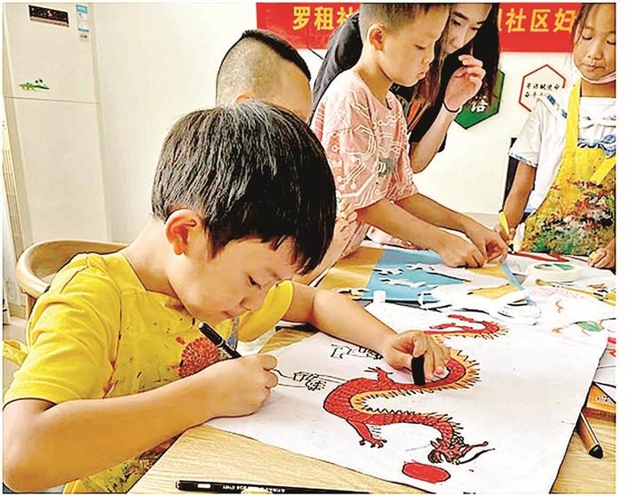 罗租社区儿童绘画开班 画出创意海报
