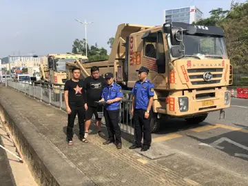 擅自倾倒建筑垃圾 石岩违规泥头车被罚5000元  