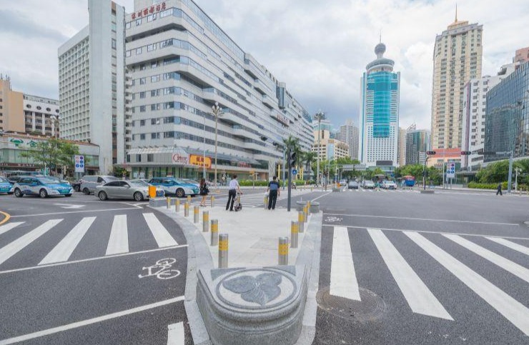 城市“玉带”春风路“颜值”焕然一新