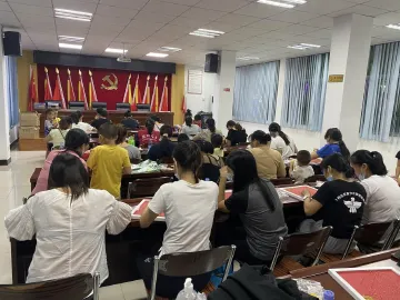 抒发爱国情献礼建党百周年 公明社区开展特色党徽制作