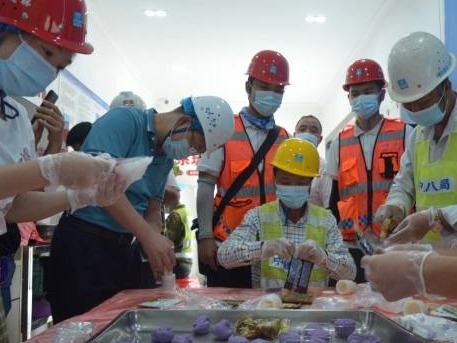 浓情中秋，心系工友！中建八局龙岗耳鼻咽喉医院项目送上中秋“三重礼包”