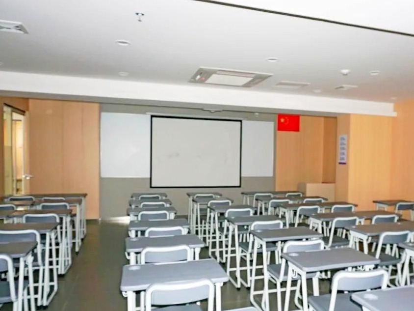 开学第一个周末，东莞市桥头镇22家培训机构大门紧闭