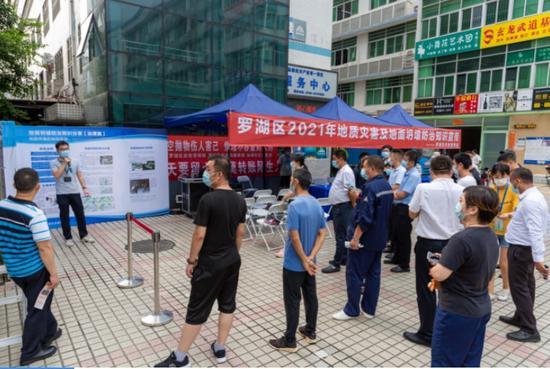 罗湖区应急管理局进企业宣传地面坍塌防治知识 