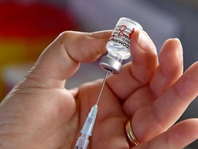 外媒：新冠疫苗接种或扩至月龄儿童，辉瑞拟11月交研究数据 