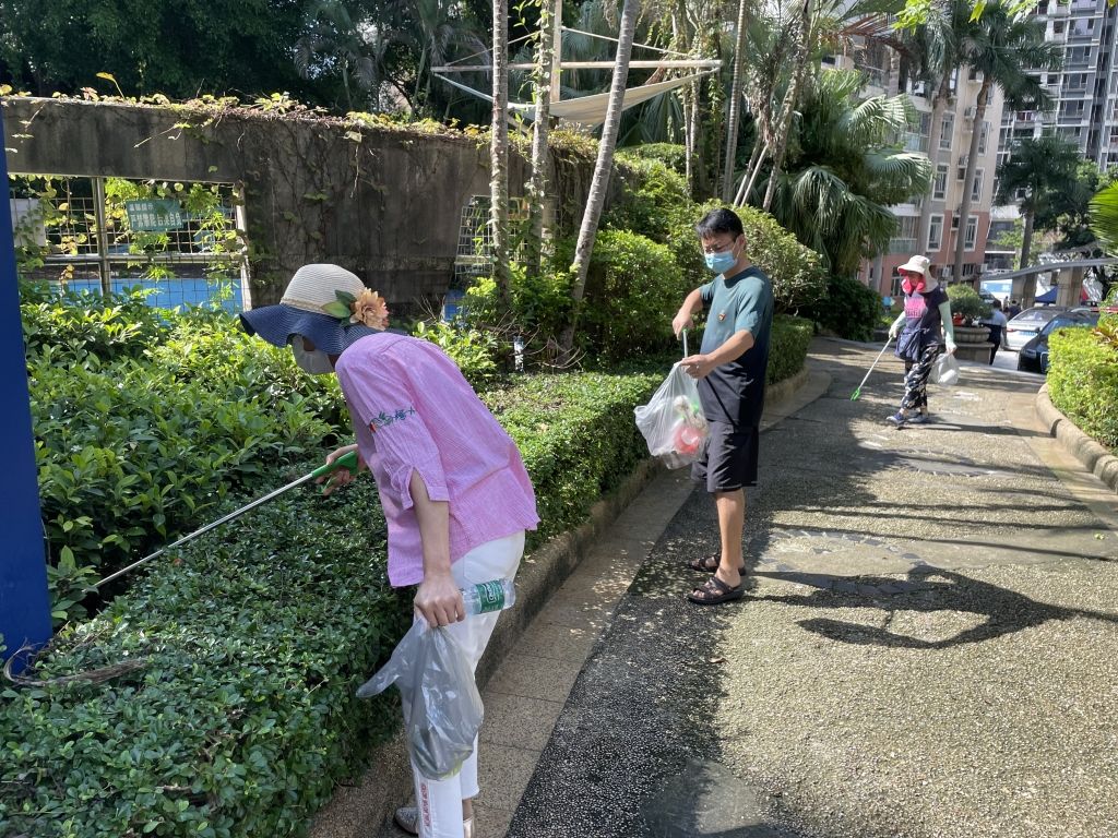 爱护家园 党员先行 莲塘街道仙湖社区组织开展党员志愿清扫活动  
