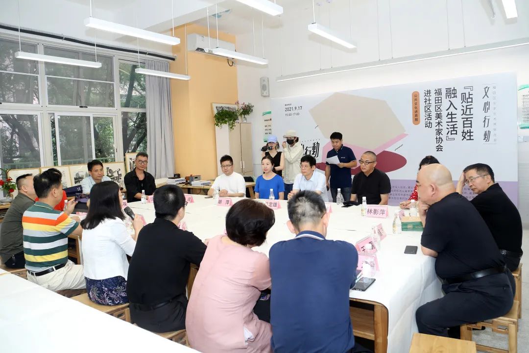 艺术家挥毫泼墨，美术爱好者近距离观摩创作 