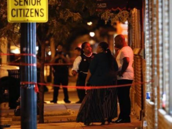 芝加哥血腥长周末8名儿童遭枪击 4岁男童理发时丧命