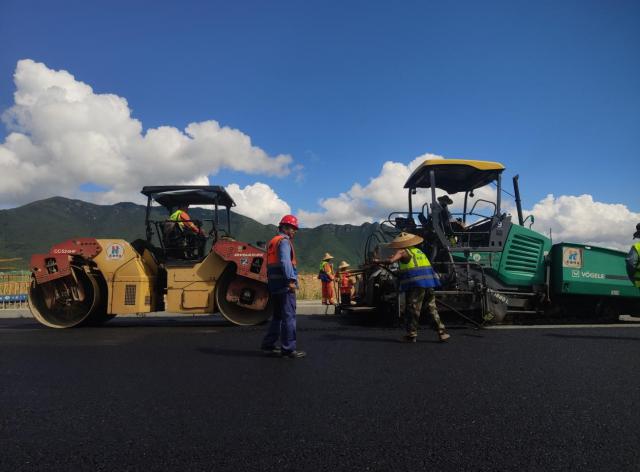 一车道五通道 大鹏环坝路和核坝路市政工程串联多地打造环形交通体系 