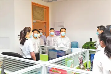 把教育打造成宝安的名片和区域竞争力 王守睿率队检查学校开学情况和疫情防控工作时要求  