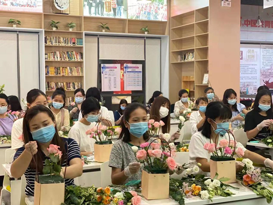 安乐社区开展职工园艺插花沙龙