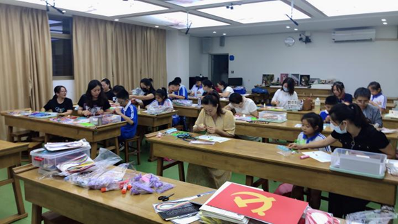 罗湖区桂园街道松园社区开展青少年衍纸活动  