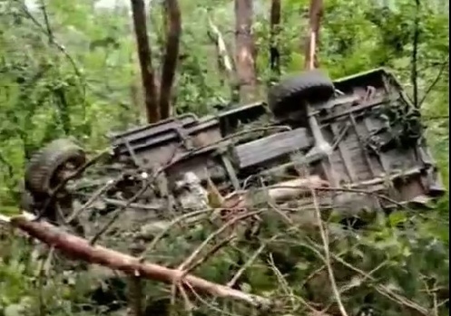 安徽太湖一车辆坠崖，12人死亡