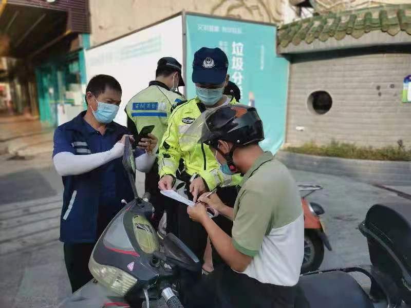 光明街道开展交通秩序专项整治行动  