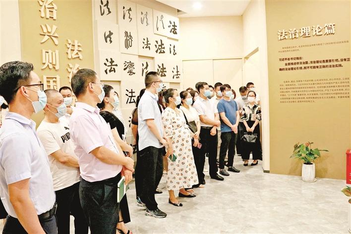 光明多元联动奏响普法“大合唱”，通过“线上+线下”“体验式”“护苗式”普法，让群众学法更入心