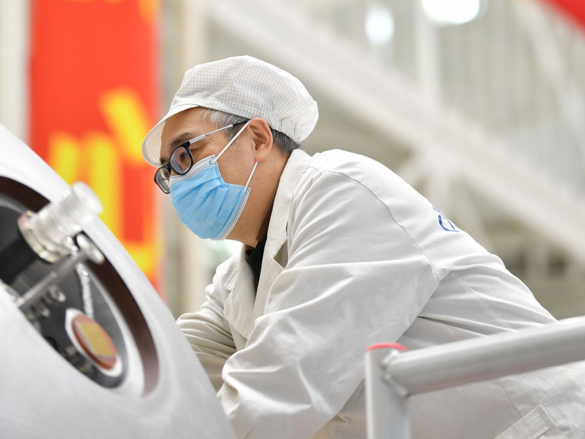 卓越引航 潜心守望  ——记神舟十二号载人飞船回收着陆分系统副总设计师荣伟