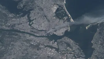 NASA公布9·11事件卫星图像，太空可见曼哈顿滚滚浓烟