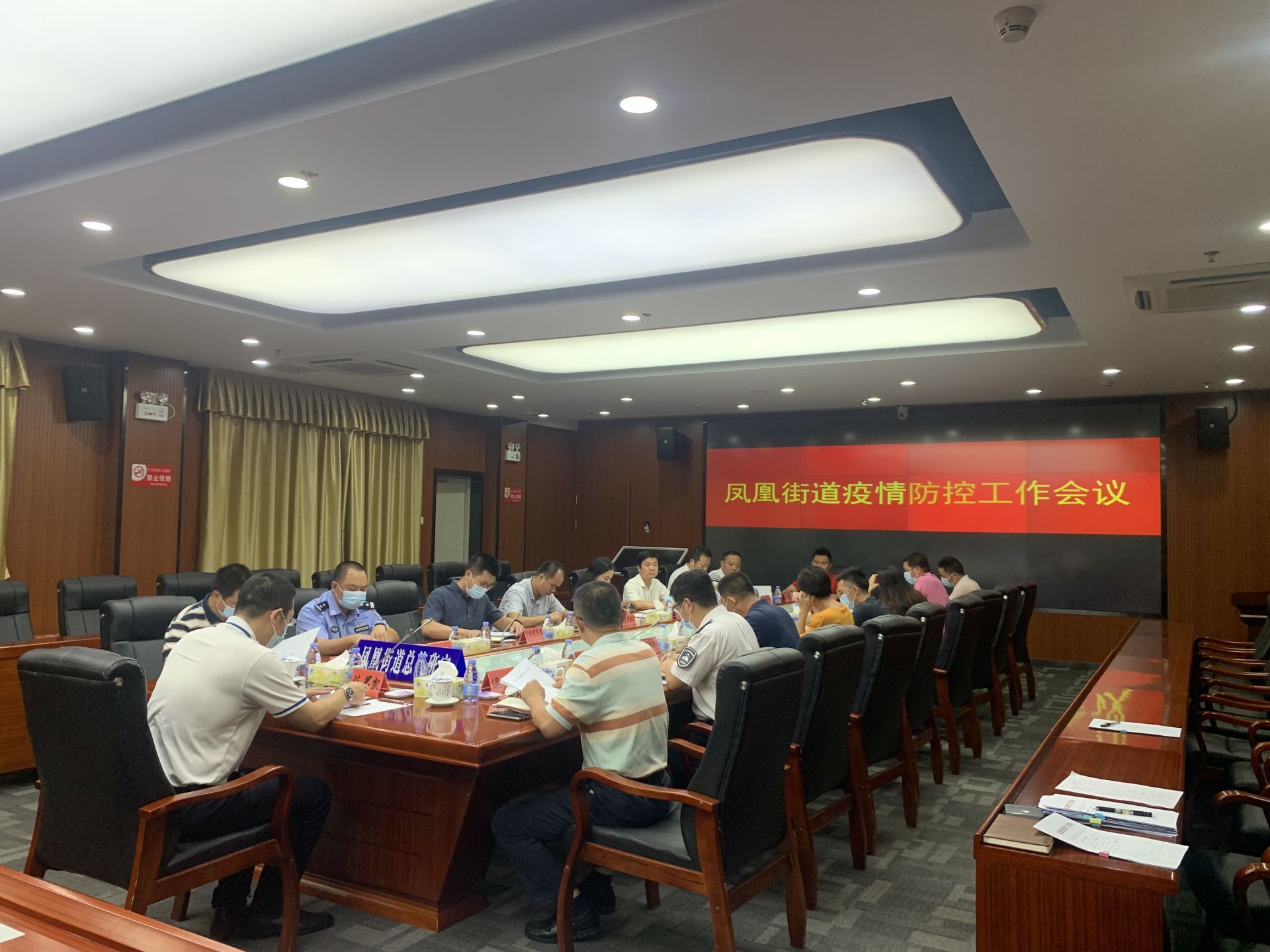 凤凰街道36个社区卡口严管严控筑牢防疫屏障