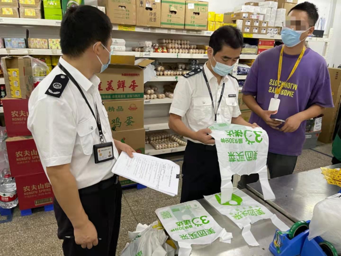 深圳开展塑料污染治理统一执法 违反限塑规定最高可处10万元罚款