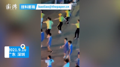 “双减”政策后深圳学生占据广场舞半边天，大妈都要往后站了