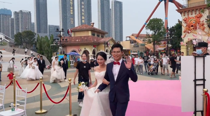 缘聚顺德，情满凤城！20名高层次人才在摩天轮下喜结连理