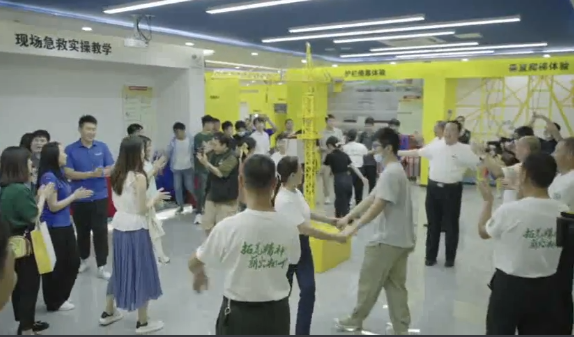 这群“少年”快闪，只为表达一份“建圳初心”
