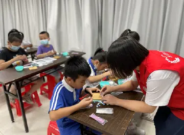 手工情传祝福 福华社区开展感恩教师主题活动
