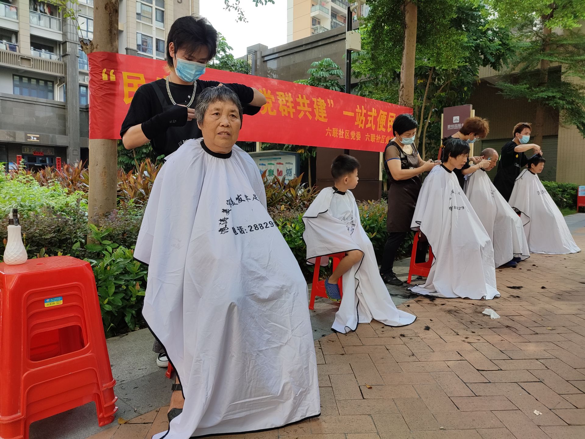 ​坪山六联一站式便民服务温暖“最后一公里”  