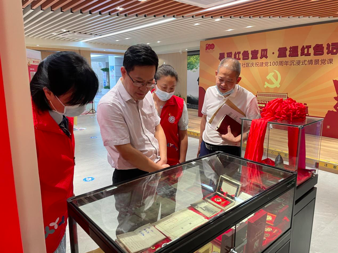 在洪湖小学寻觅红色宝贝 笋岗街道推动党史学习教育进校园