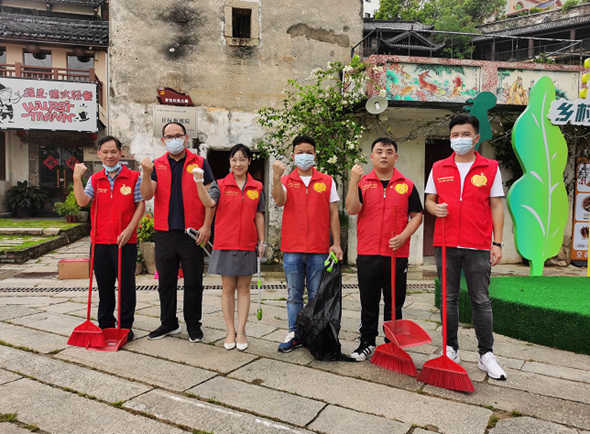 两优一先丨吉华优秀党务工作者魏阿妮：龙岗首批大学生村官扎根社区默默奉献青春  