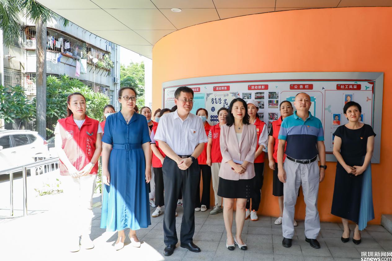 南山月亮湾暖馨服务驿站成立！市区妇联为月亮湾“卡嫂”送关爱服务