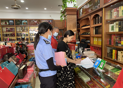 公明社区开展文明规范行动 与商户携手营造文明家园  