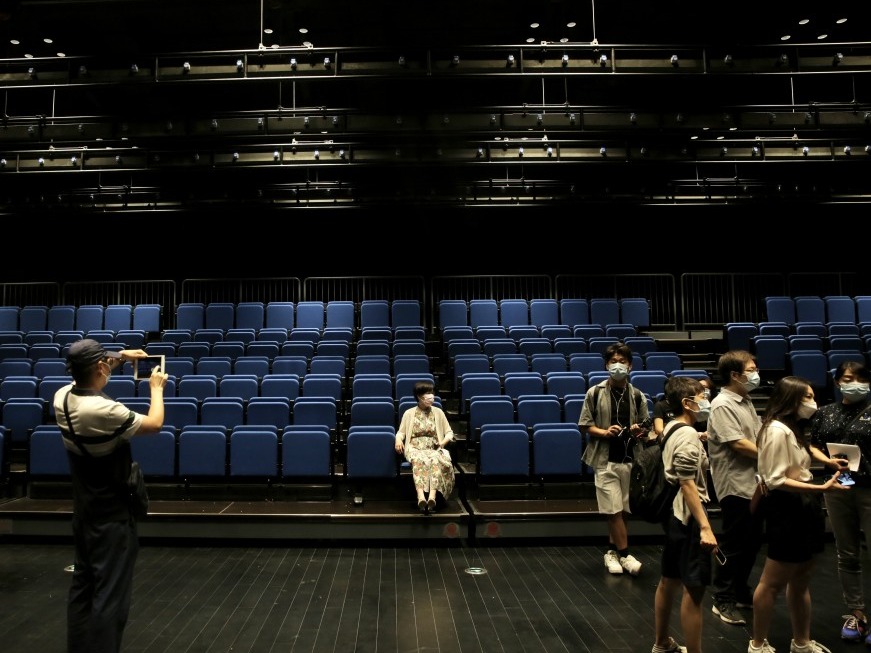 北京国际戏剧中心启用，冯远征执导开幕戏《日出》求“新”