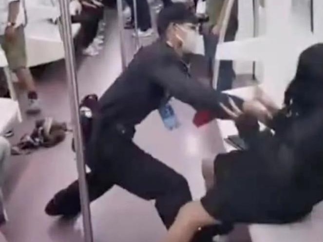 人们为什么忍不了地铁上衣不蔽体？人可被处罚，但不可被羞辱