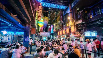 到“老街蚝市场”来品蚝喝茶颜！深圳文和友首推地域IP新业态助力鹏城“夜经济”              