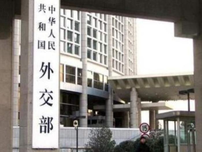 美商务部长称不希望中国制定规则 外交部：再次暴露美打压中国的意图
