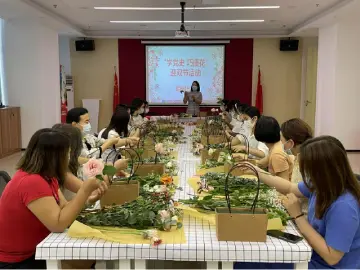 “学党史 巧插花” 罗湖区坭岗社区开展迎双节活动