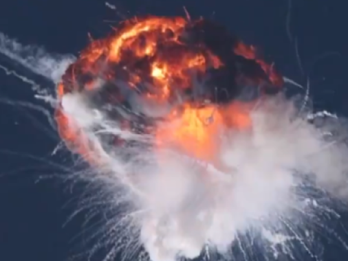 美国萤火虫公司阿尔法火箭首飞爆炸，在加州空中炸成火球