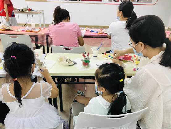 蝶变东晓｜巧手泥塑，传承匠心——松泉社区助力文明城市创建行动