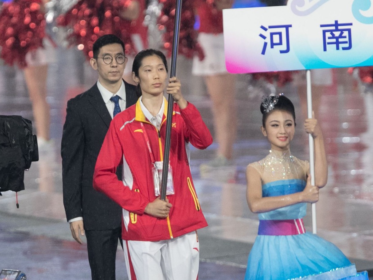 朱婷担任全运会河南代表团旗手，根据手腕伤势决定是否比赛