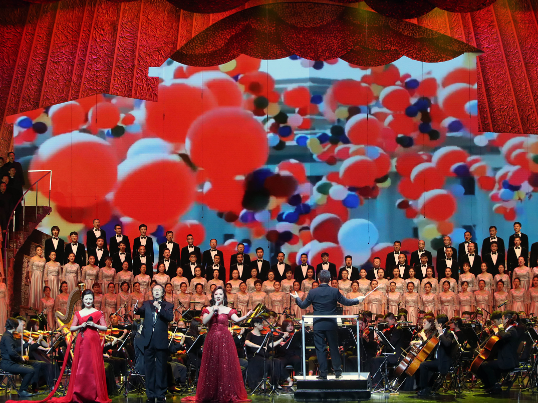 第二十五届深圳大剧院艺术节开幕，大型交响合唱音乐会《红色恋人》唱响