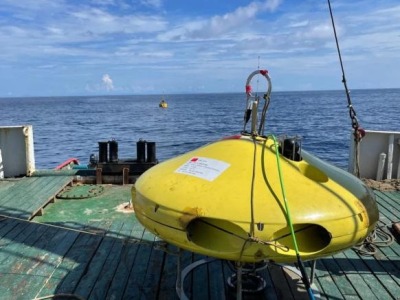 我国自主研发“水下直升机”海试成功，下潜深度超千米