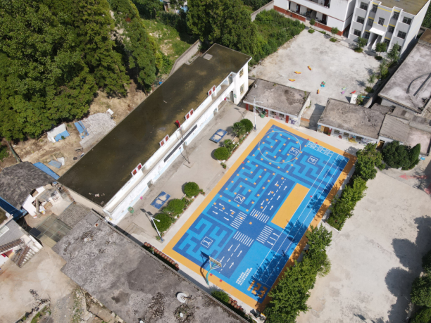 中华慈善日：美团携手55万公益商家，助力毕节山区幼儿园铺设102个运动场