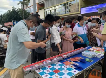 马田街道为秋硕小学学生上好开学禁毒第一课