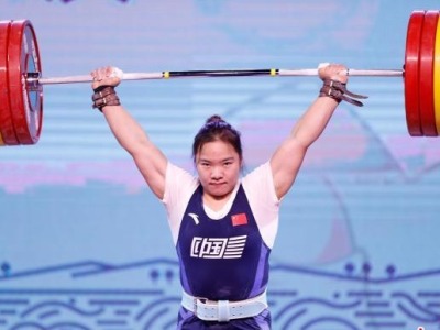 女子举重76公斤级赛场两人超世界纪录 里约奥运冠军向艳梅夺金