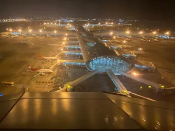 视频 | 孟晚舟乘坐的中国政府包机进入深圳空域时，机场塔台温暖喊话：欢迎归来！