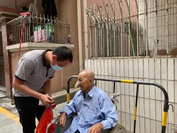 小小党史收音机 传递党的好声音              